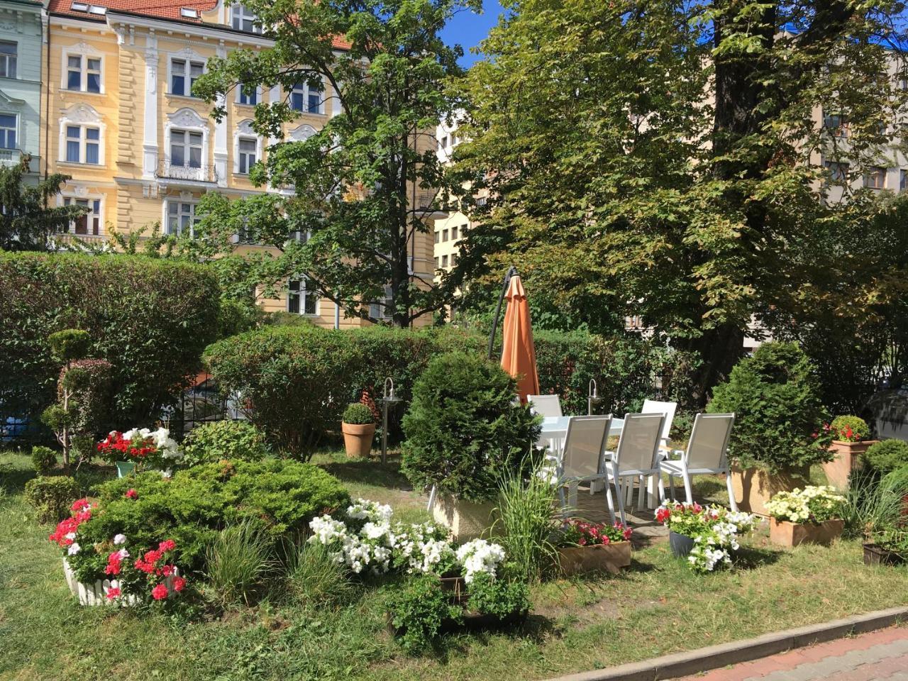 Pension Jana - Domov Mladeze プラハ エクステリア 写真